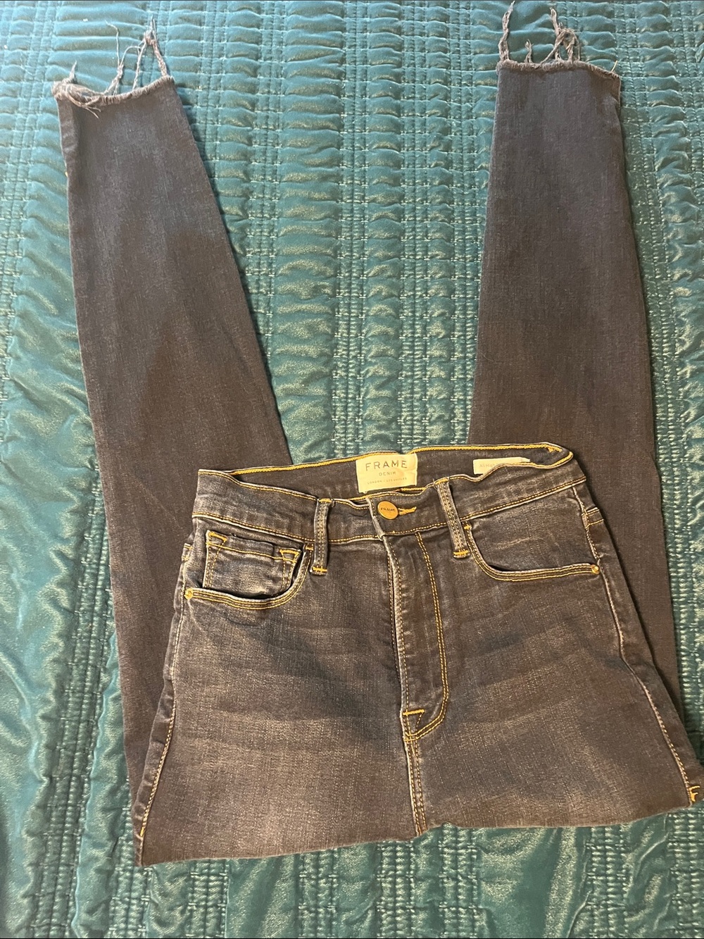 Frame Denim Skinny Jeans in Faded Blue Wash